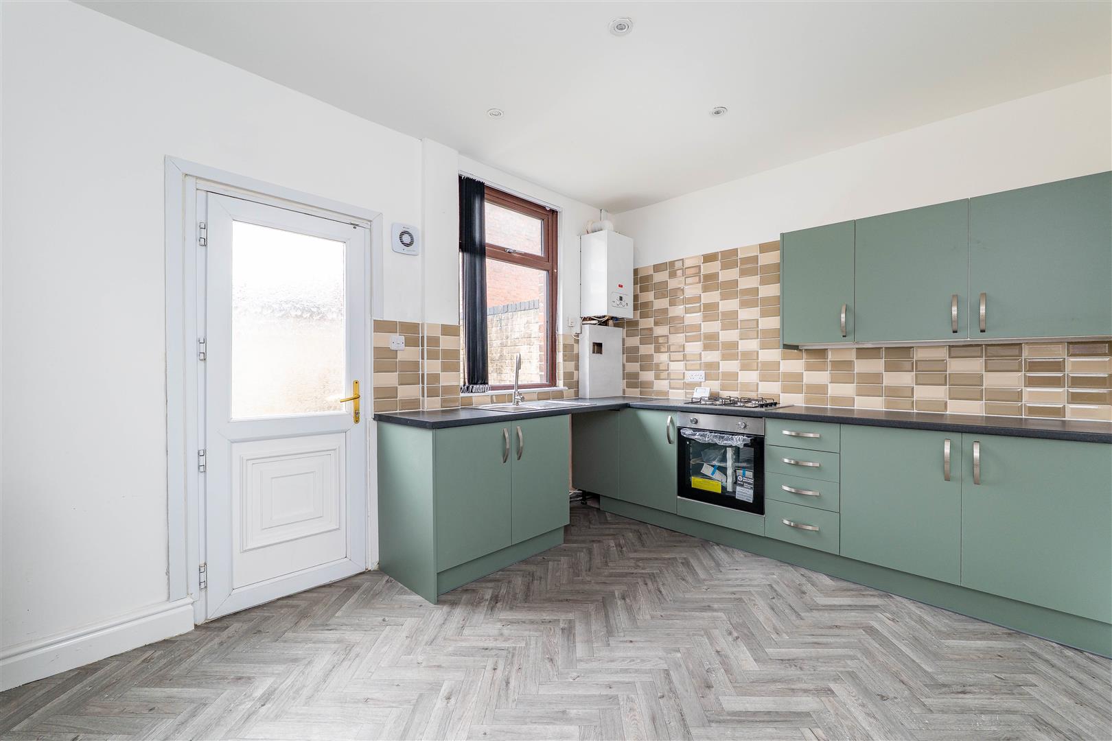 3 bed property in School Lane, Preston